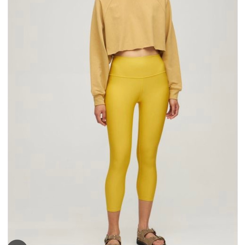 Alo yoga airlift capri in yellow